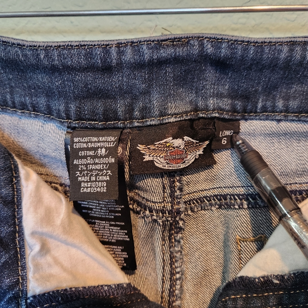 Harley Davidson Womens Boot Cut Jeans Med Dark Wash Biker Wings 6 Long Blue EUC - Picture 5 of 7